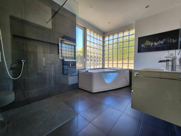 Villa hors lotissement au calme