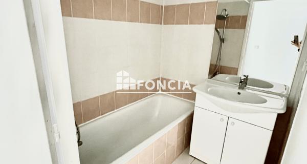 Location Appartement 2 pièces 54.56 m² - Guilherand-granges 07500