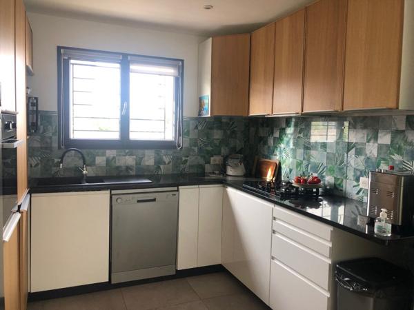 Maison Sete 5 pièce(s) 98 m2 +garage