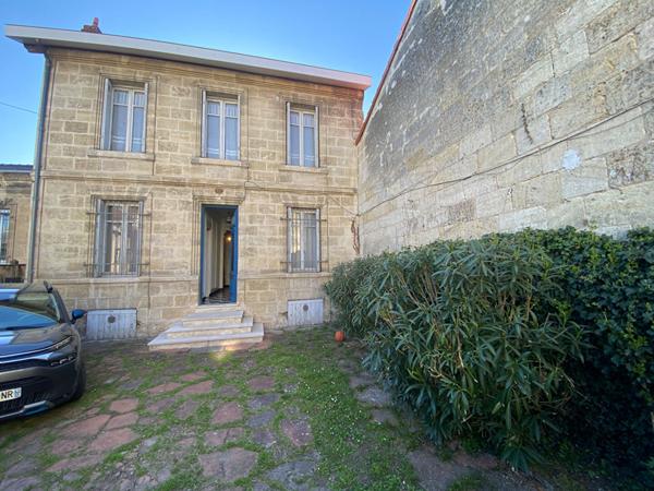 Talence Caudères Maison de maître d'environ 157 m2 sur parcelle de 520 m2
