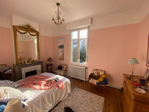 Talence Caudères Maison de maître d'environ 157 m2 sur parcelle de 520 m2