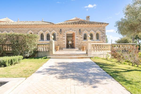 Propriété d’exception avec piscine, au calme et proche de la mer
