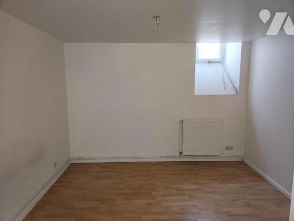 À vendre à Bar-sur-Aube, proche du centre-ville et de l'ensemble des commerces, idéalement situ...