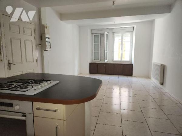 À vendre à Bar-sur-Aube, proche du centre-ville et de l'ensemble des commerces, idéalement situ...