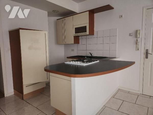 À vendre à Bar-sur-Aube, proche du centre-ville et de l'ensemble des commerces, idéalement situ...