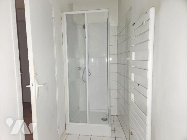 À vendre à Bar-sur-Aube, proche du centre-ville et de l'ensemble des commerces, idéalement situ...