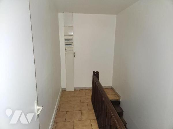 À vendre à Bar-sur-Aube, proche du centre-ville et de l'ensemble des commerces, idéalement situ...