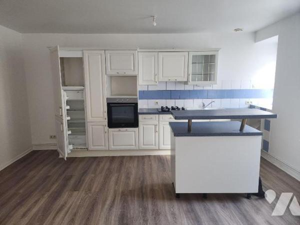 À vendre à Bar-sur-Aube, proche du centre-ville et de l'ensemble des commerces, idéalement situ...