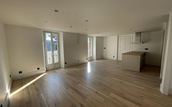 Appartement à louer    3 pièces • 88 m2 Aix-les-Bains
