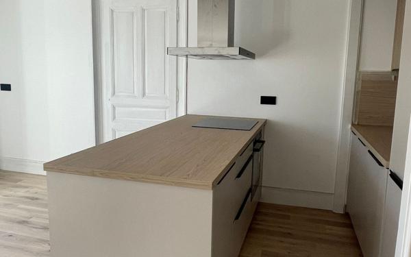 Appartement à louer    3 pièces • 88 m2 Aix-les-Bains