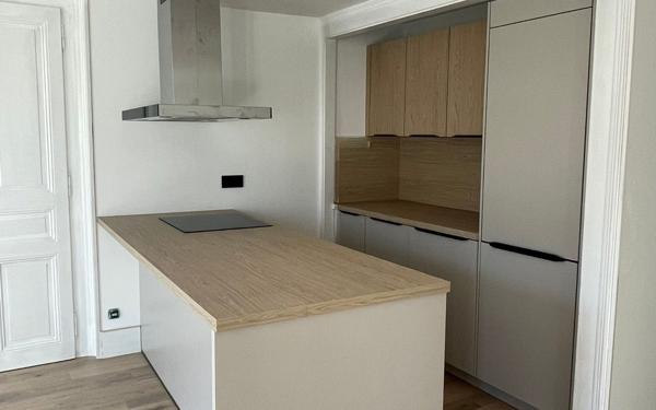 Appartement à louer    3 pièces • 88 m2 Aix-les-Bains