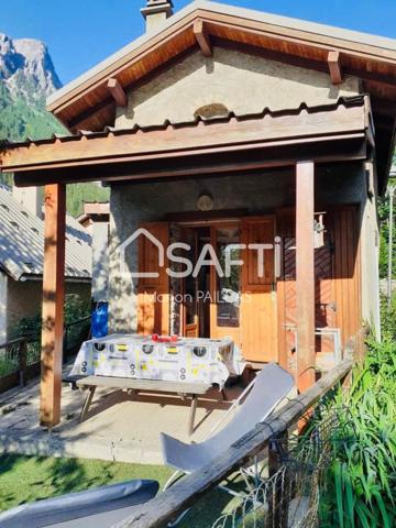 Charmante petite maison avec terrasse aux Fréaux