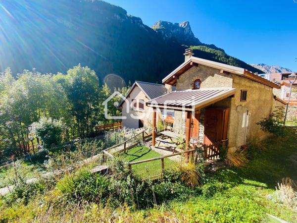 Charmante petite maison avec terrasse aux Fréaux