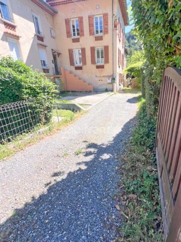Maison à vendre à Digne-les-Bains – 115 m², 4 chambres, jardin arboré de 300 m², fort potentiel