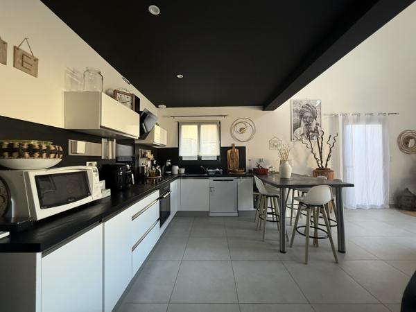 Boisseron (34160) boisseron, proche du centre ville, maison T4 r+1 de 115 M2, sur 366 M2 DE terrain, piscine