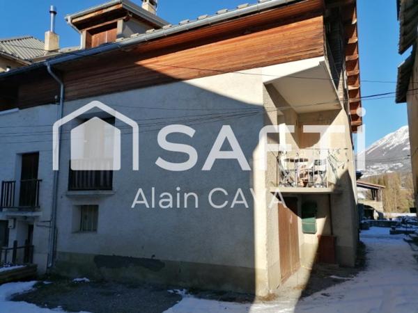 Appartement de 100m² ( 95m² loi carrez ) avec terrasse situé au 2e étage d'une Maison de village