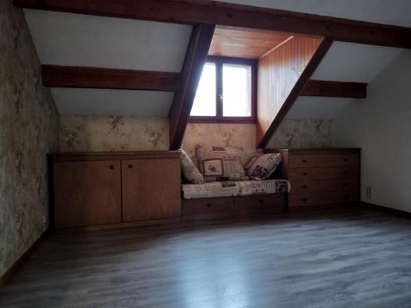 Appartement de 100m² ( 95m² loi carrez ) avec terrasse situé au 2e étage d'une Maison de village