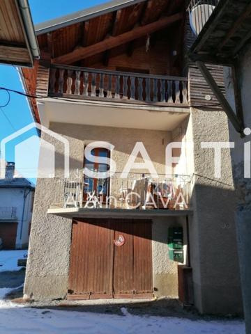 Appartement de 100m² ( 95m² loi carrez ) avec terrasse situé au 2e étage d'une Maison de village