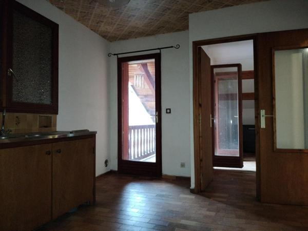 Appartement de 100m² ( 95m² loi carrez ) avec terrasse situé au 2e étage d'une Maison de village