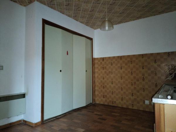 Appartement de 100m² ( 95m² loi carrez ) avec terrasse situé au 2e étage d'une Maison de village