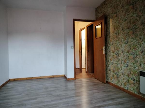 Appartement de 100m² ( 95m² loi carrez ) avec terrasse situé au 2e étage d'une Maison de village