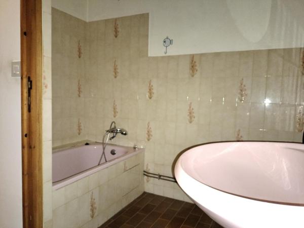 Appartement de 100m² ( 95m² loi carrez ) avec terrasse situé au 2e étage d'une Maison de village