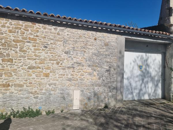 Garage
                                                                                                                                                
                                                                                                                                                
                                                                                                                                                                                                                                                                                                                        54  m²