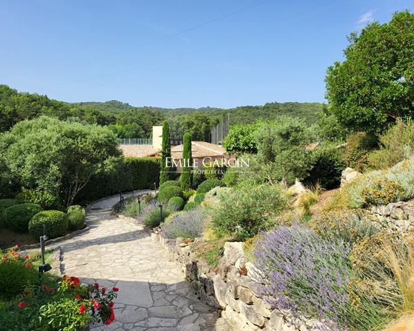 A vendre - Hôtel 5 étoiles avec infrastructures de luxe -Haute Provence