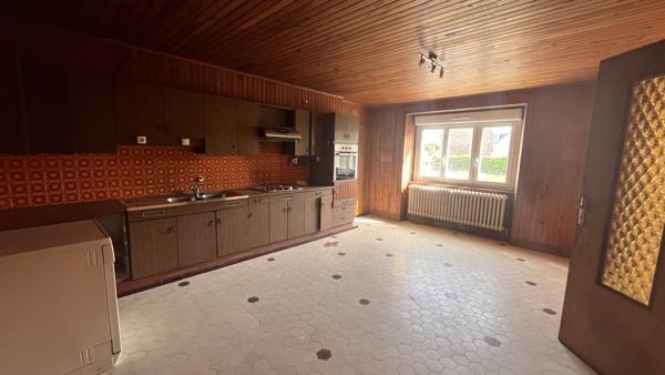 Maison à vendre ERDEVEN – ancienne ferme de 6 pièces + hangar et annexes