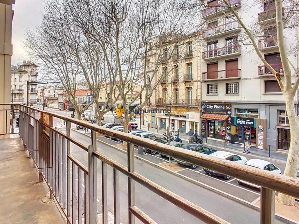Vente                                                      Appartement
                        
                     3 pièces                      70 m2                     à Perpignan