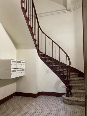 Vente                                                      Appartement
                        
                     3 pièces                      70 m2                     à Perpignan