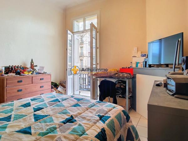 Vente                                                      Appartement
                        
                     3 pièces                      70 m2                     à Perpignan