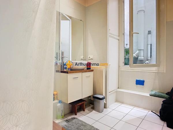 Vente                                                      Appartement
                        
                     3 pièces                      70 m2                     à Perpignan