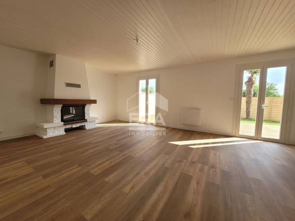 Maison , plain pied, renovée, 3 chambres et un bureau