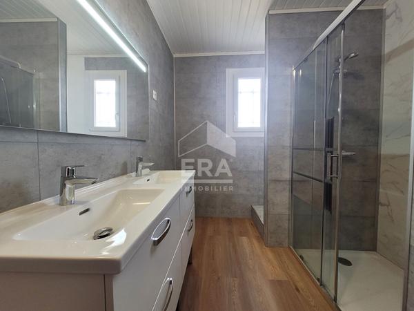 Maison , plain pied, renovée, 3 chambres et un bureau