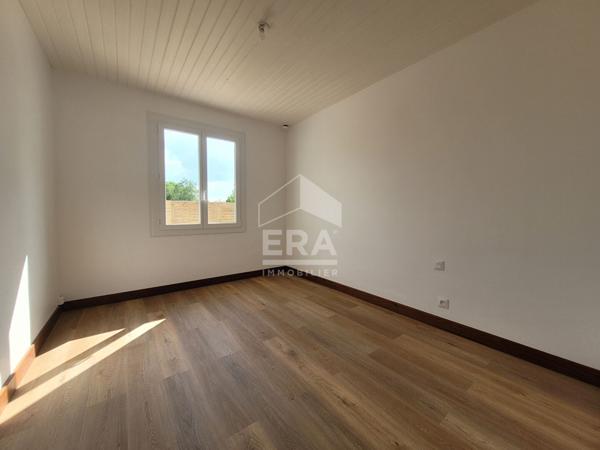 Maison , plain pied, renovée, 3 chambres et un bureau