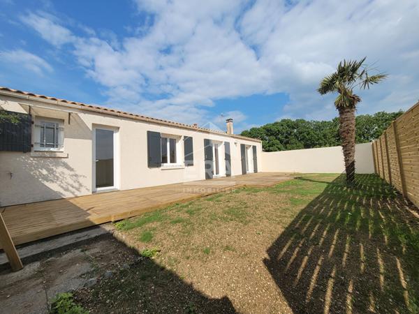 Maison , plain pied, renovée, 3 chambres et un bureau