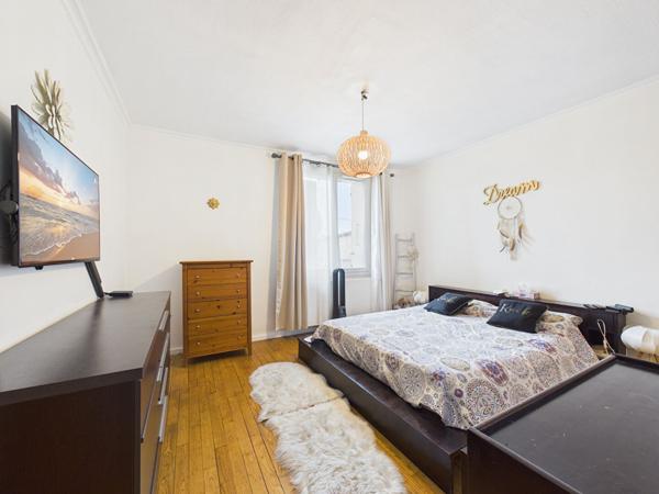 Maison familiale de 126 m2 avec 4 chambres et jardin arboré de 1 208 m²