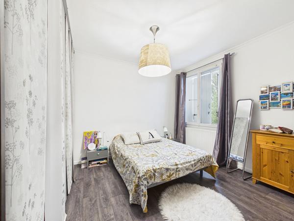 Maison familiale de 126 m2 avec 4 chambres et jardin arboré de 1 208 m²