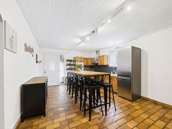 Maison familiale de 126 m2 avec 4 chambres et jardin arboré de 1 208 m²