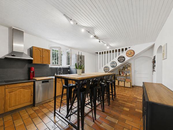 Maison familiale de 126 m2 avec 4 chambres et jardin arboré de 1 208 m²