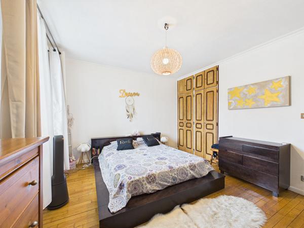 Maison familiale de 126 m2 avec 4 chambres et jardin arboré de 1 208 m²