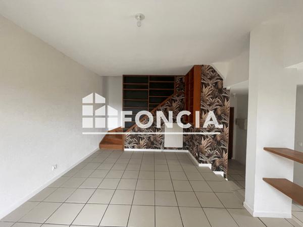 Location Appartement 5 pièces 93.14 m² - 2 BIS RUE DU MOULIN Tournes 08090