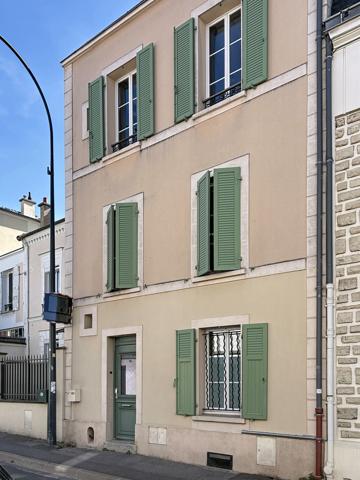 Une maison de famille avec jardin, à quelques minutes de Paris
