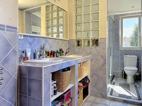 Une maison de famille avec jardin, à quelques minutes de Paris