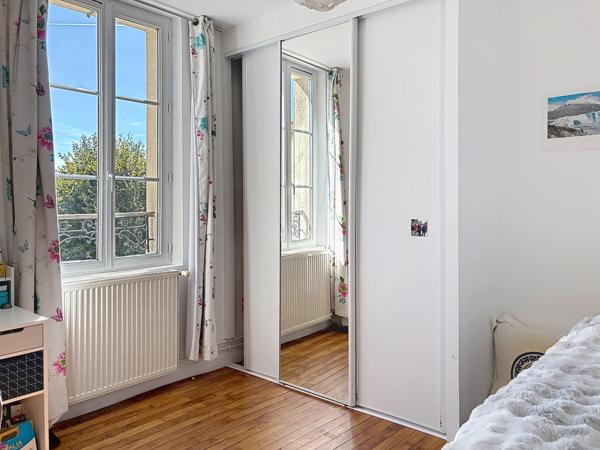 Une maison de famille avec jardin, à quelques minutes de Paris