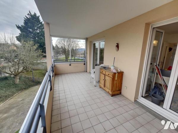NEUVILLE SUR SAÔNE appartement trois pièces 70m² cave et emplacement de parking