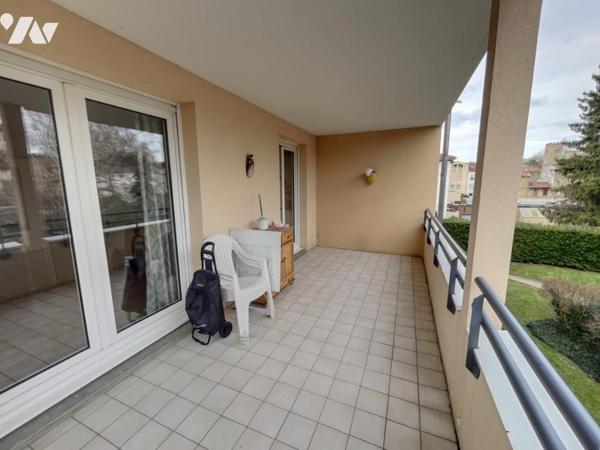 NEUVILLE SUR SAÔNE appartement trois pièces 70m² cave et emplacement de parking