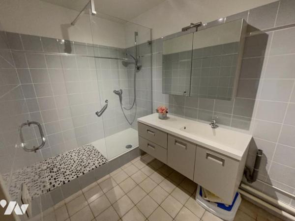 NEUVILLE SUR SAÔNE appartement trois pièces 70m² cave et emplacement de parking