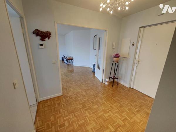 NEUVILLE SUR SAÔNE appartement trois pièces 70m² cave et emplacement de parking